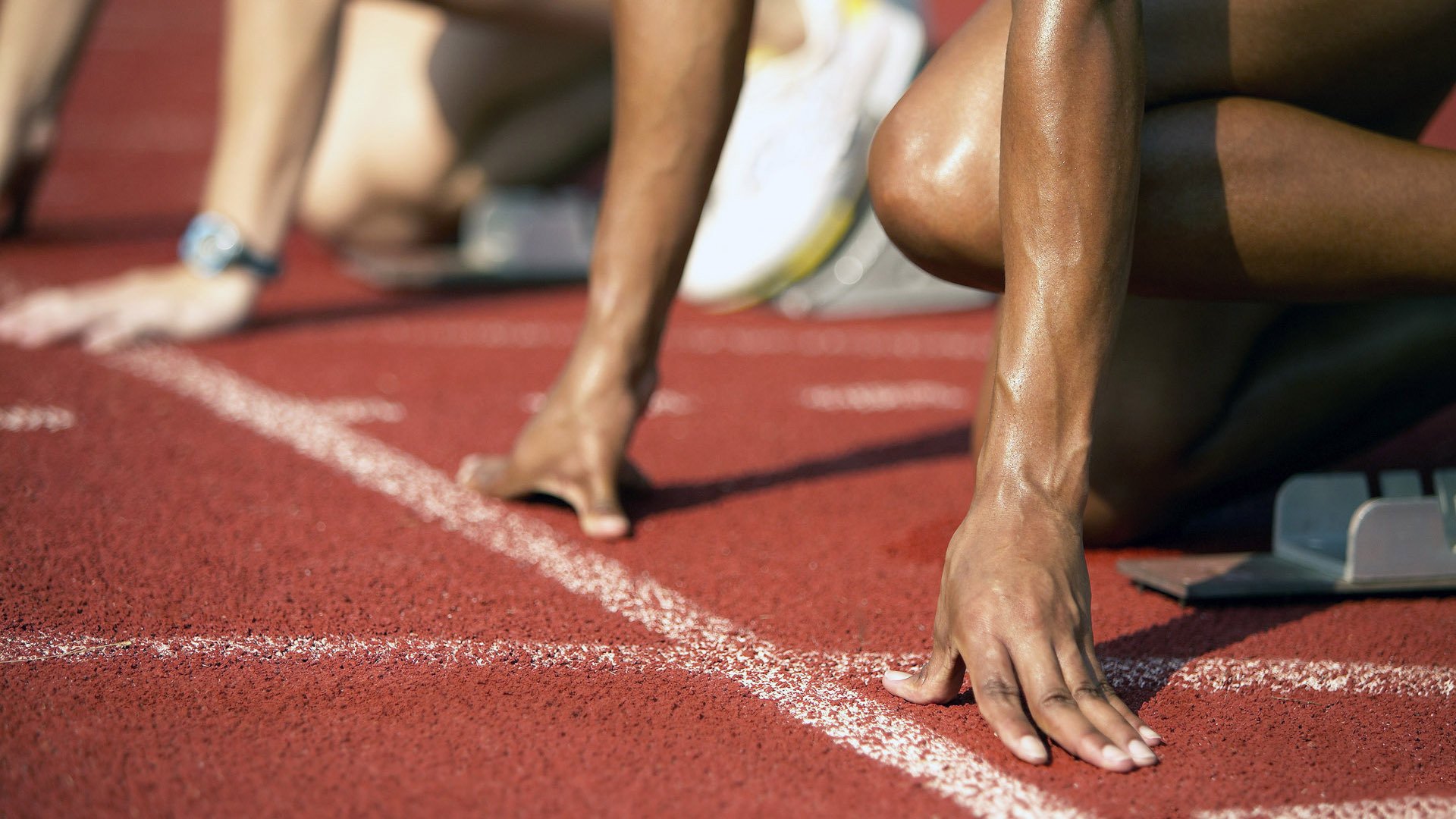 橙衣风暴席卷华沙，加克波闪耀，波兰战术狂胜背后的足球哲学碰撞