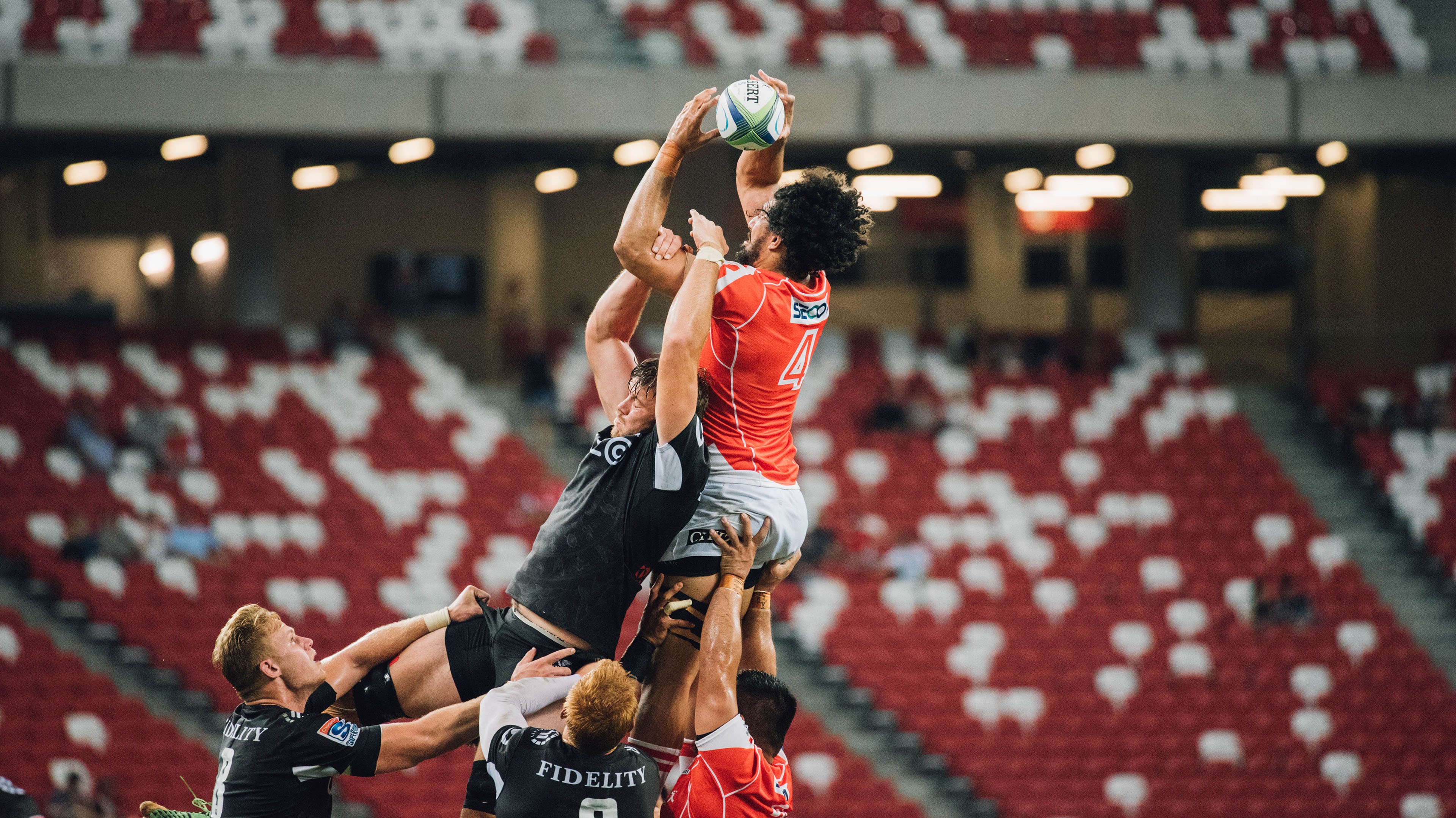 熊猫体育中国App-赛道与球场的双重奏，F1年度争冠焦点战与魔术险胜湖人的启示