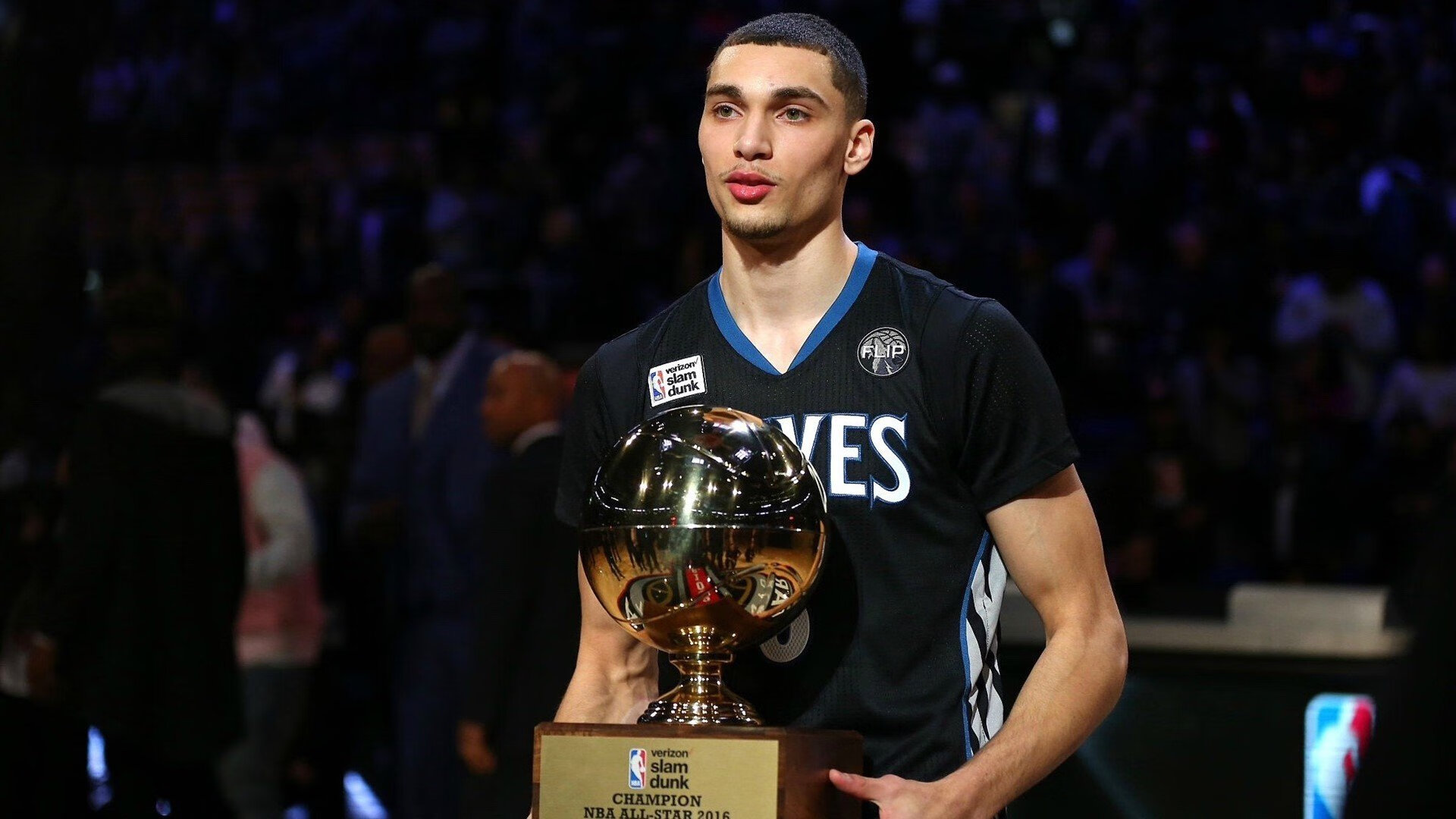 孔德末节狂飙接管比赛，澳大利亚力压突尼斯锁定关键胜利